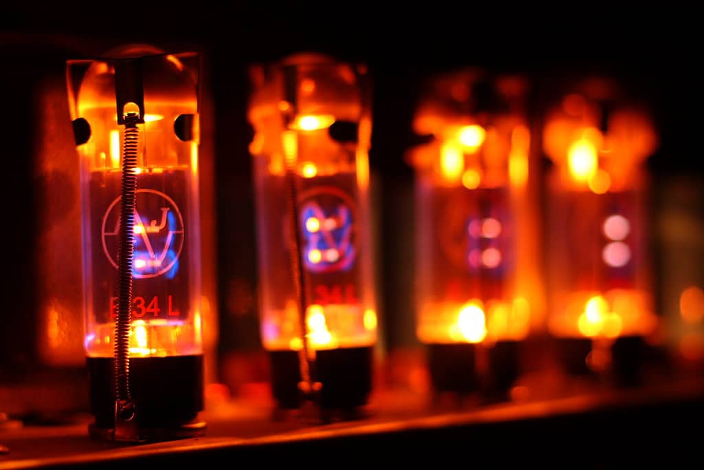 How long should I let my tube amp warm up