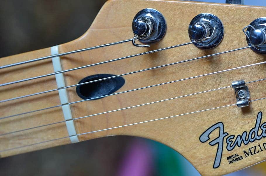 Does a guitars nut affect its tone