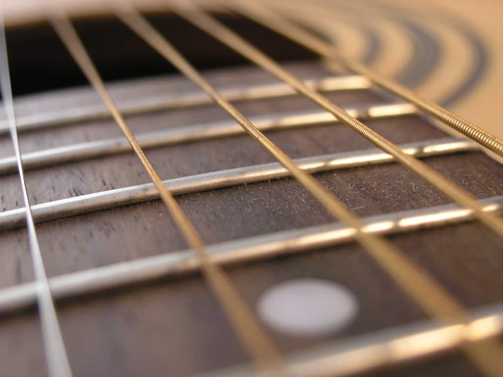 Do fret size and material affect tone and playability